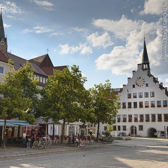 Deutschland, Bayern, Oberpfalz, Neumarkt, Altstadt, Oberer Markt m. rathausFahrradtour , fahrradfahren,engl. Germany, Bavaria, Upper Palatinate, Neumarkt, old city, Oberer Markt with mayor hall, bike tour, biking