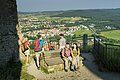 Wanderer auf der Burgruine Wolfstein in Neumarkt