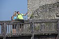 Wanderer auf der Burgruine Wolfstein in Neumarkt