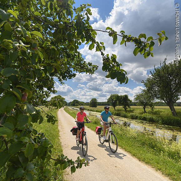 Deutschland, Bayern, Oberpfalz, nahe Neumarkt, König-Ludwig-Kanal-Radweg, ebike, fahrradfahren, engl. Germany, Bavaria, Upper Palatinate, close to Neumarkt, part of König-Ludwig-Kanal- bike way, Ludwigskanal,  ebike, biking