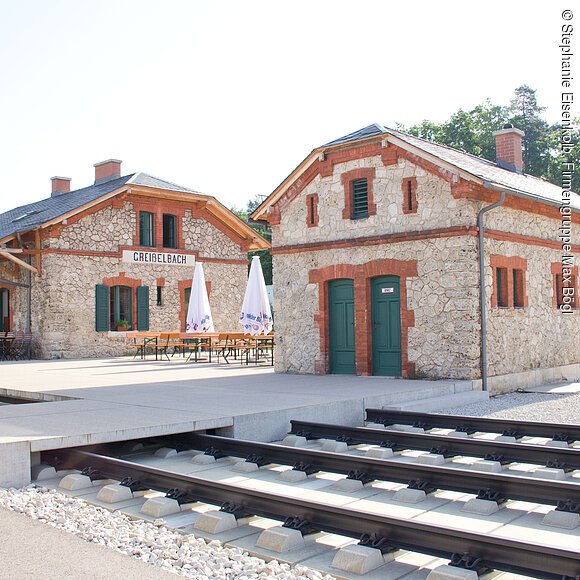 Außenaufnahme alter Bahnhof Greißelbach