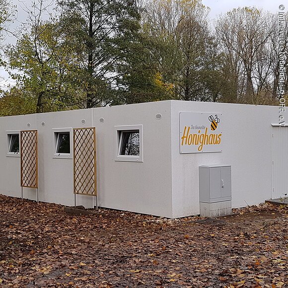 Honighaus vom Imkerverein Neumarkt im Neumarkter Landesgartenschaugelände