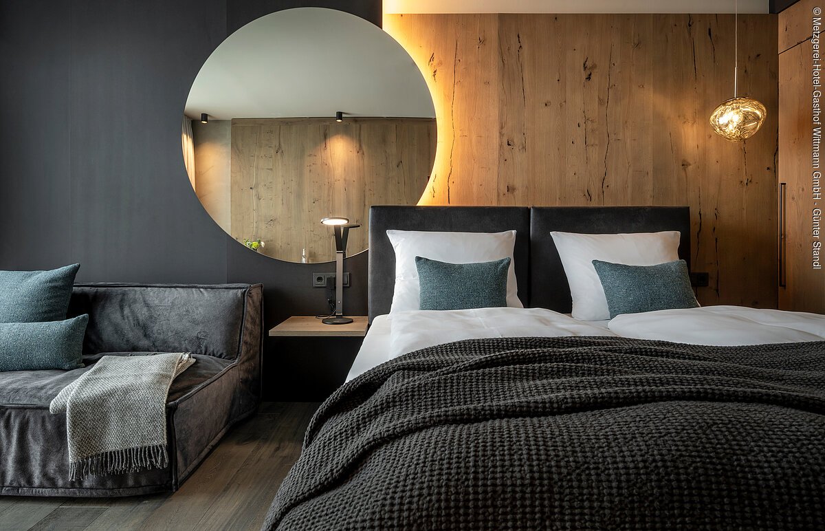 Das Foto darf ausschließlich für PR- und Marketingmaßnahmen der Metzgerei Hotel Gasthof Wittmann GmbH - Bahnhofstraße 21 - D-92318 Neumarkt räumlich und zeitlich unbegrenzt verwendet werden. Das Copyright verbleibt beim Bildautor Günter Standl (www.guenterstandl.de). Jegliche Nutzung Dritter ist mit dem Bildautor gesondert zu vereinbaren. Der Bildautor stellt das gelieferte Bildmaterial nicht von Rechten Dritter frei. Etwaige Ansprüche Dritter fallen in den Verantwortungsbereich des Bildnutzers.