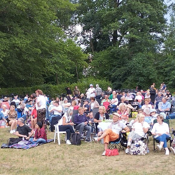 Picknick im Park in Woffenbach