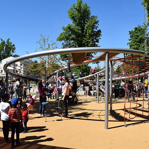 neugestalteter Spielplatz im Stadtpark Neumarkt