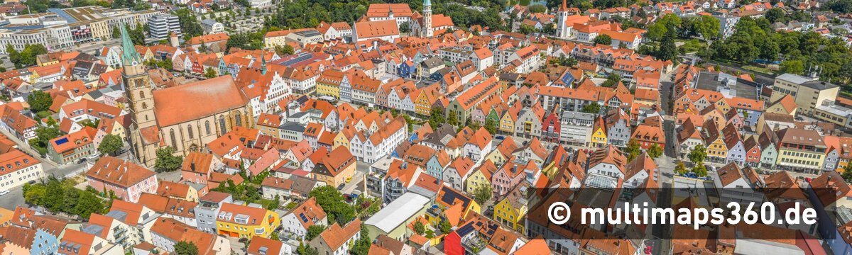 Luftbild der Neumarkter Altstadt mit Kirche und bunten Giebelhäusern. Bildnachweis: multimaps360.de